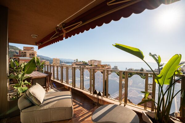 Dans un immeuble en plein centre de Monaco grand 3 pièces avec vue panoramique - 3